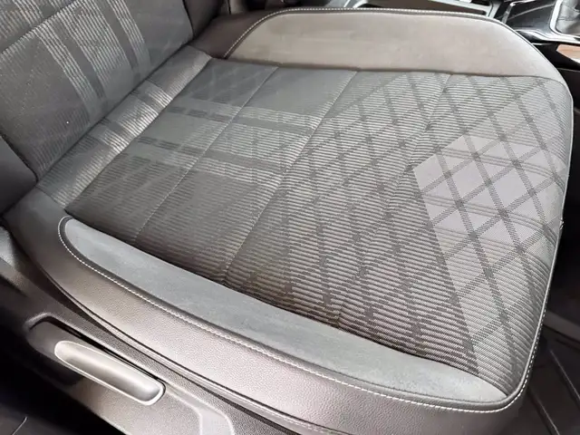 Volkswagen T-Roc view 10