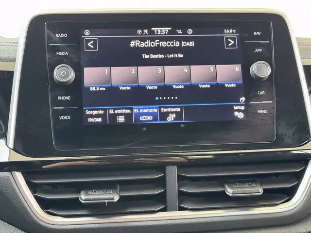 Volkswagen T-Roc view 25