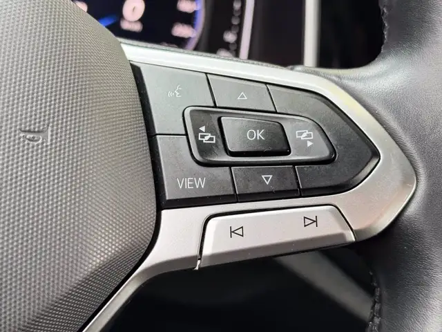Volkswagen T-Roc view 23