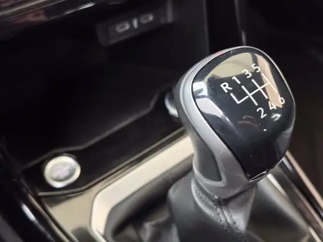 Volkswagen T-Roc view 27