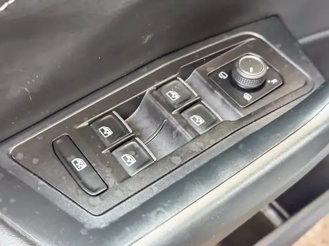 Volkswagen T-Roc view 21