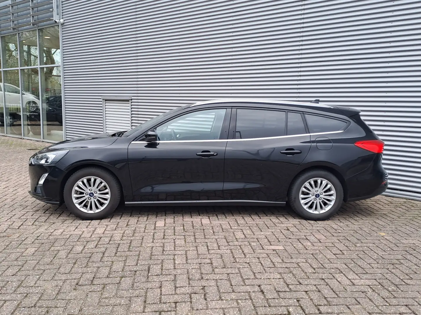 Ford Focus Wagon 1.0 EcoBoost Hybrid Titanium X Business | Na Zwart - 2