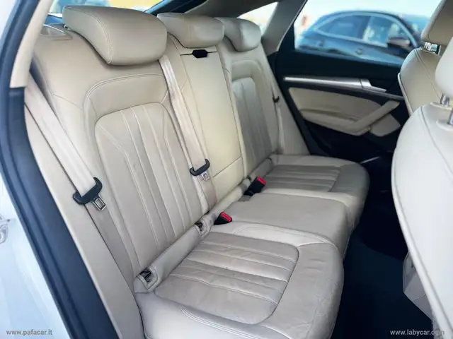 Audi Q5 view 13