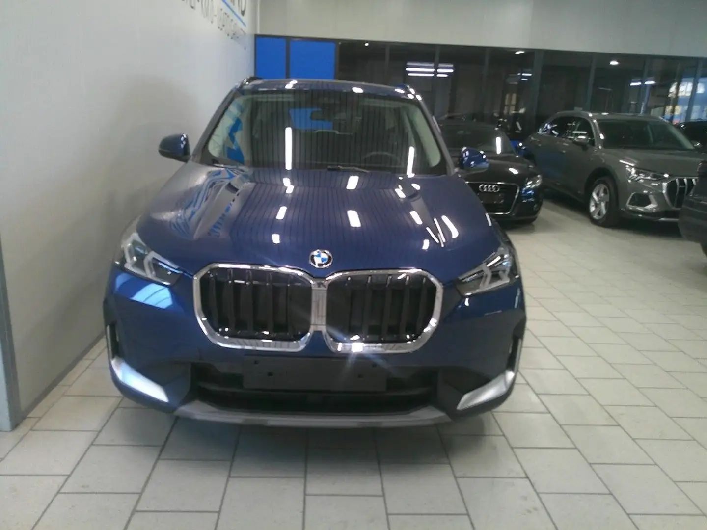 BMW X1 sDrive 18i Aut. Navi Telecamera Led Garanzia 24M Blauw - 2
