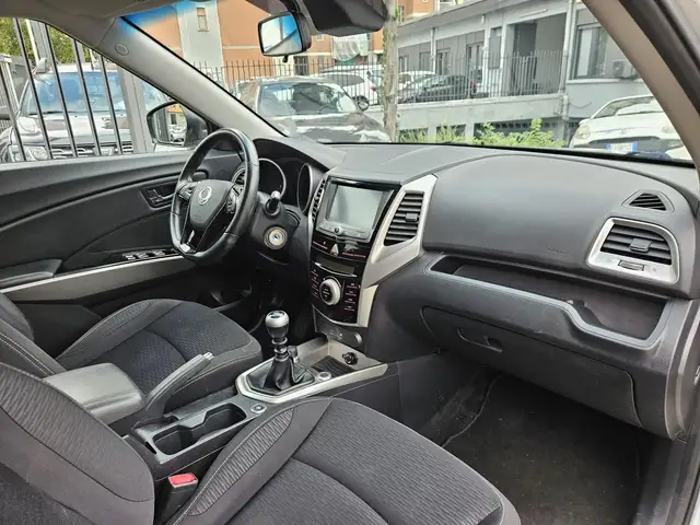 KGM Tivoli view 10
