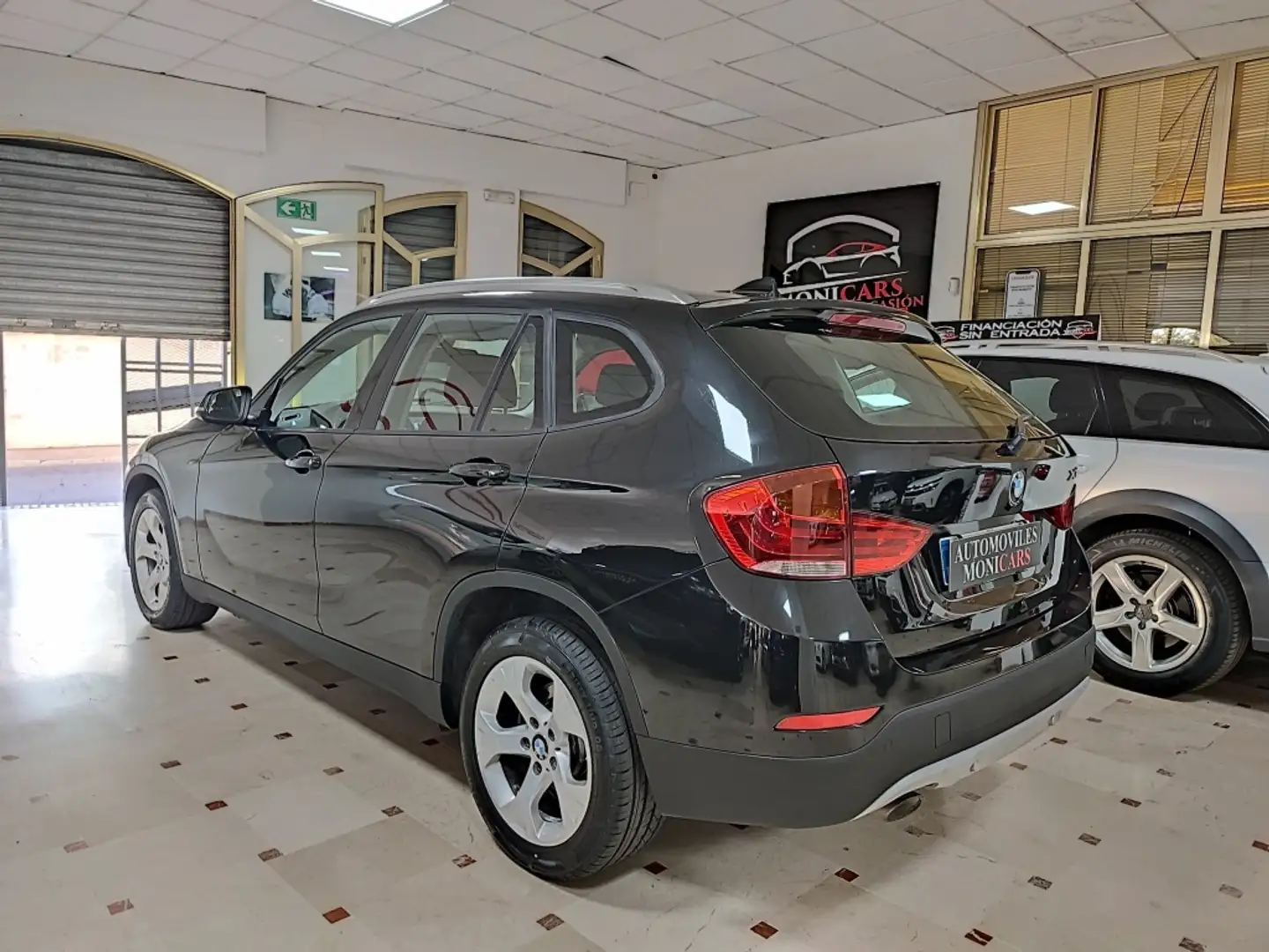 BMW X1 sDrive 18d Zwart - 2