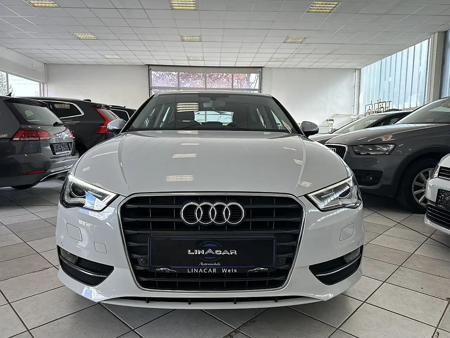 Audi A3 Ambiente 1,6 TDI Weiß - 2
