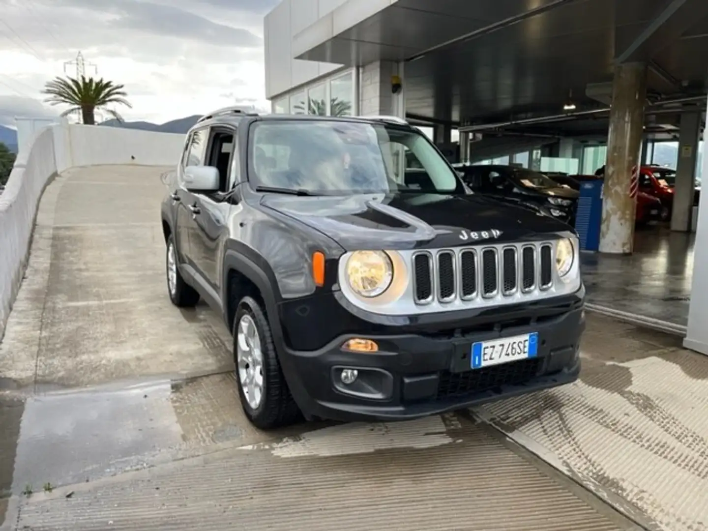 Jeep Renegade 2.0 Mjt 140CV 4WD Active Drive Limited Černá - 2