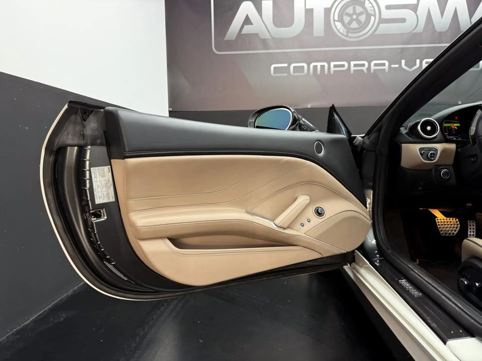 페라리 캘리포니아 2016 흰색 사진 8
