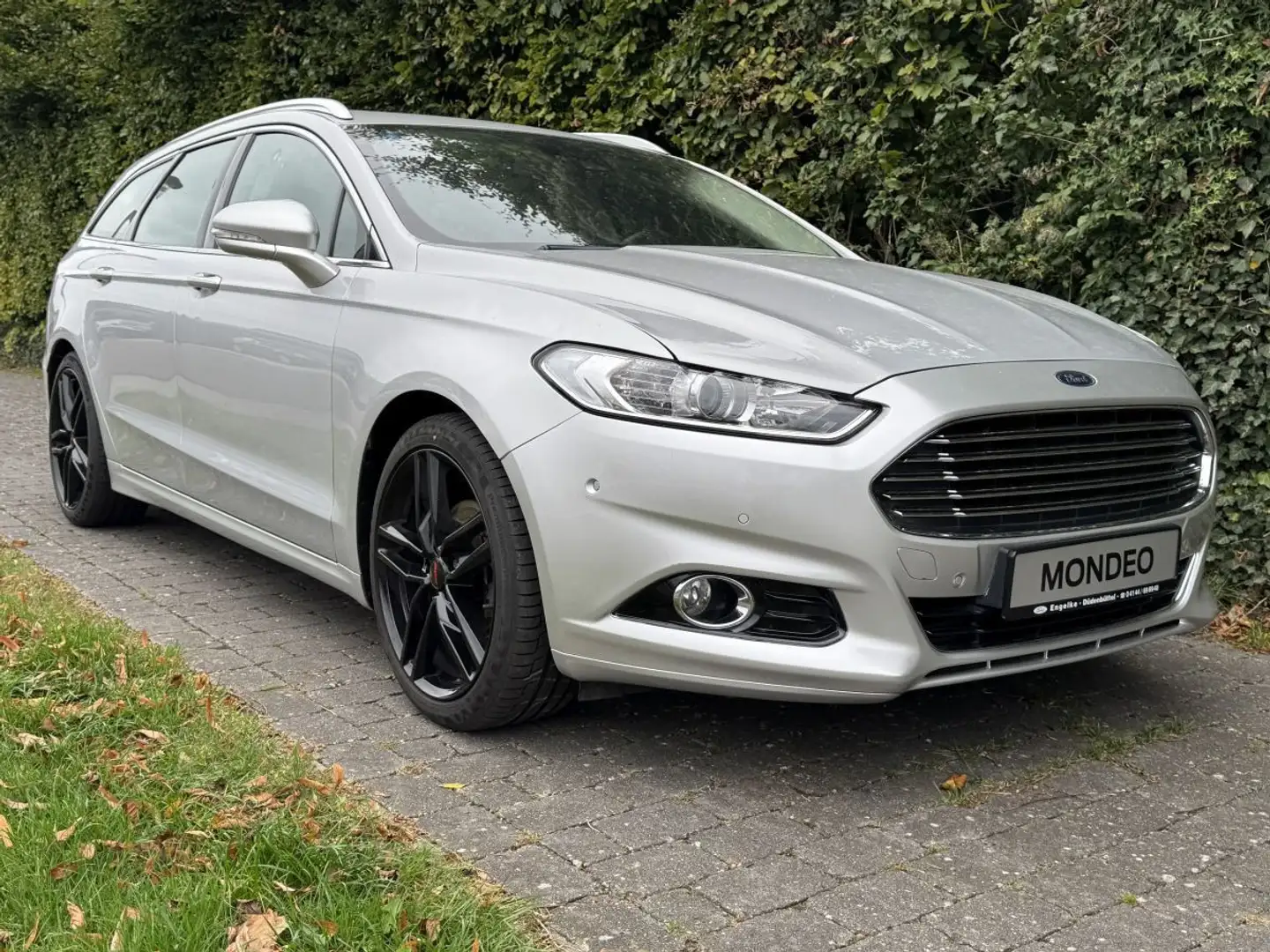 Ford Mondeo Turnier Titanium *19 Zoll Alu, AHK, Pano* Silber - 2
