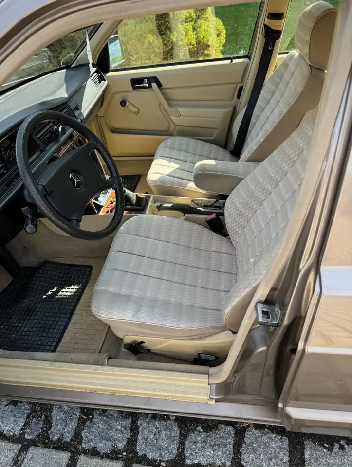 Mercedes-Benz 190 E 1.8, foto 4