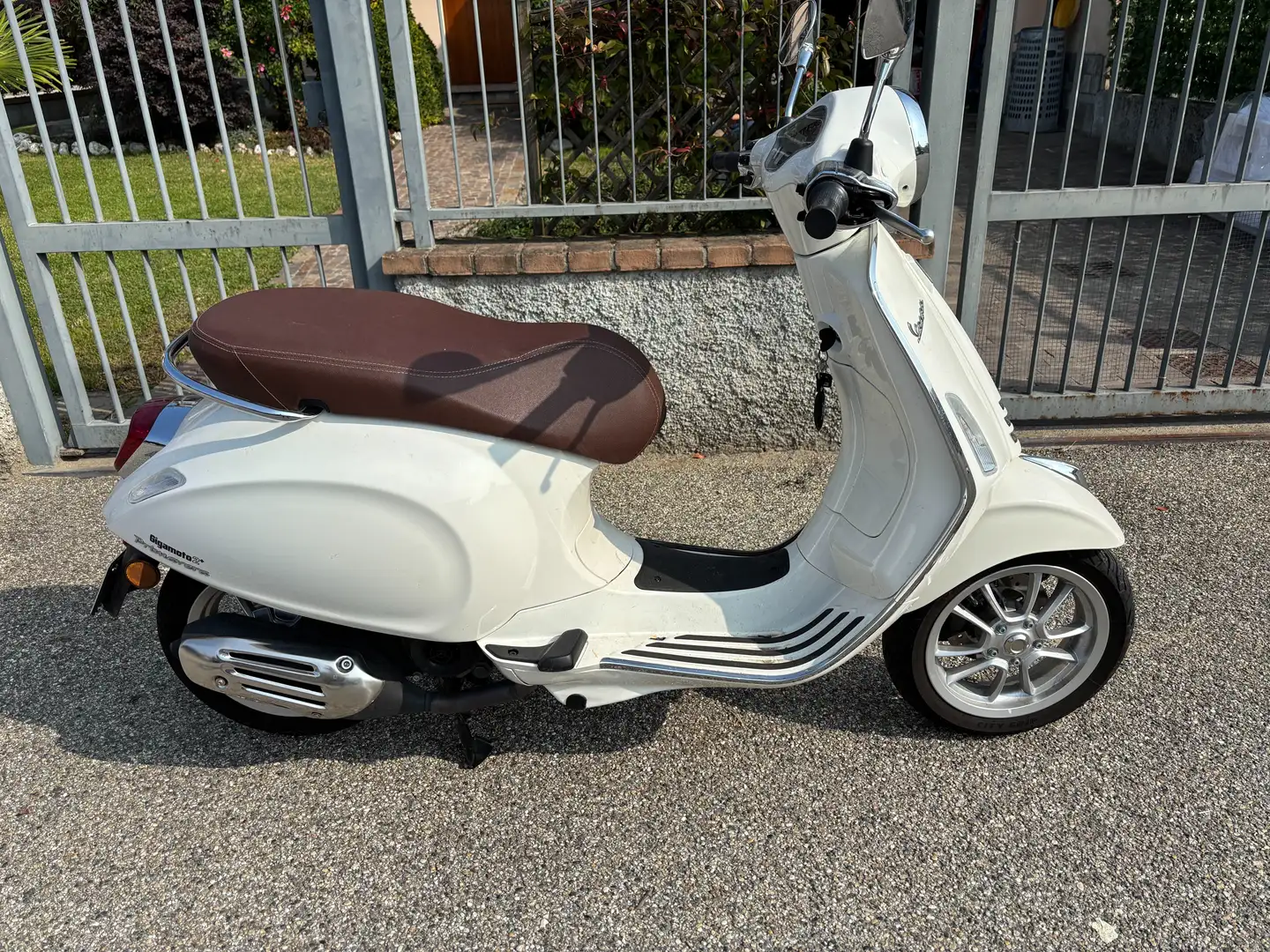 Piaggio Primavera Vespa 50 4T Bianco - 2