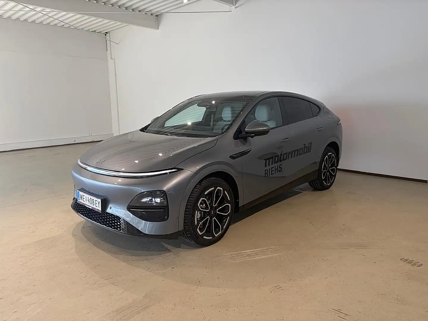 Xpeng G6 Long Range RWD Grau - 1