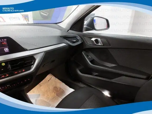 BMW 1 Series view 10