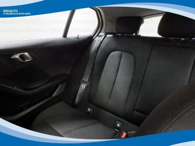 BMW 1 Series view 11