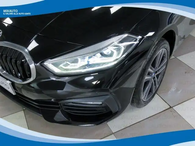BMW 1 Series view 12