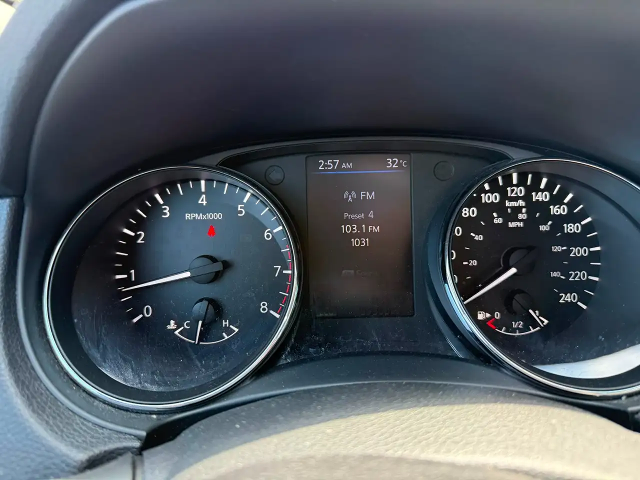 Nissan Rogue снимка Nissan Rogue