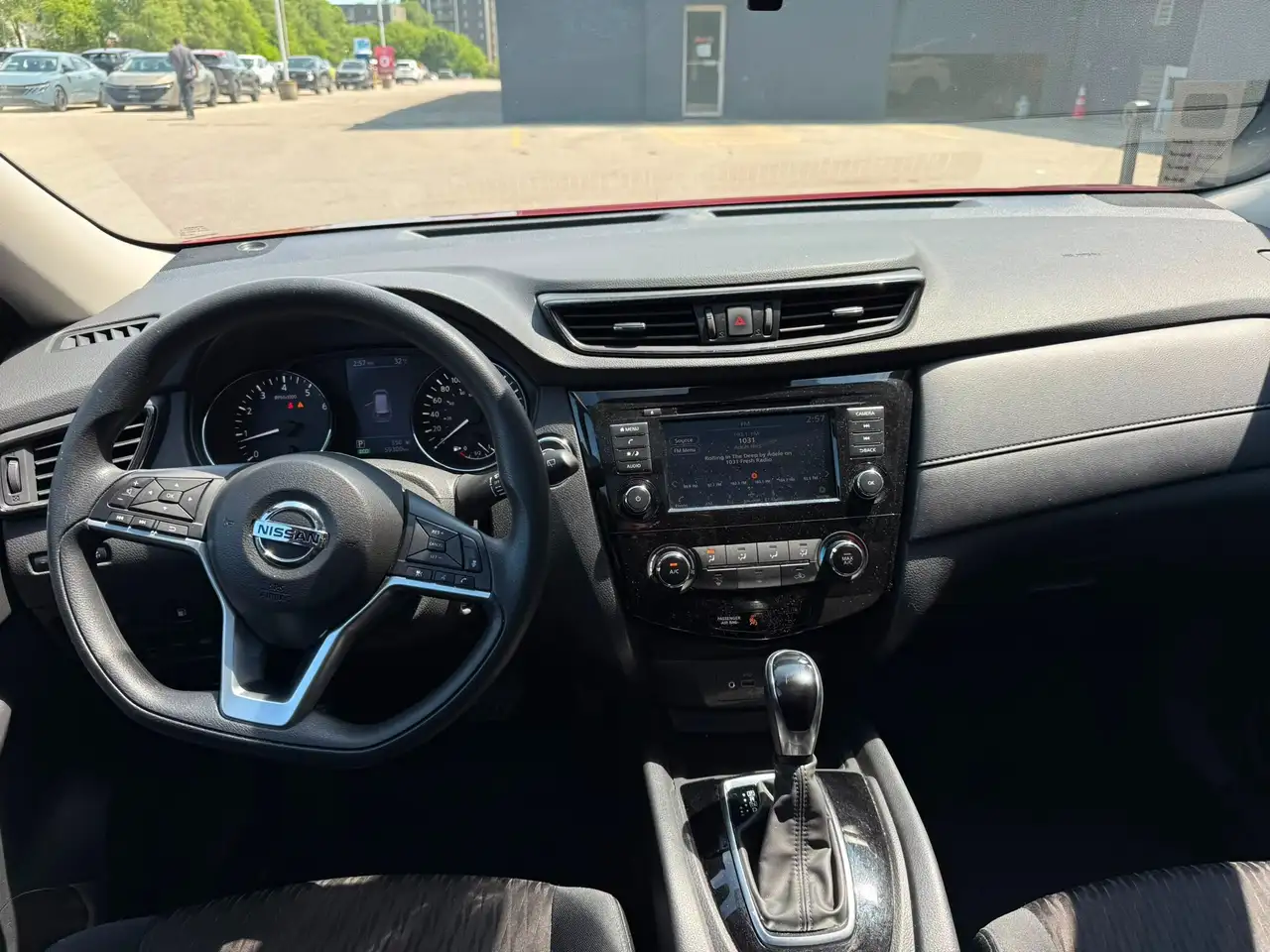 Nissan Rogue снимка Nissan Rogue