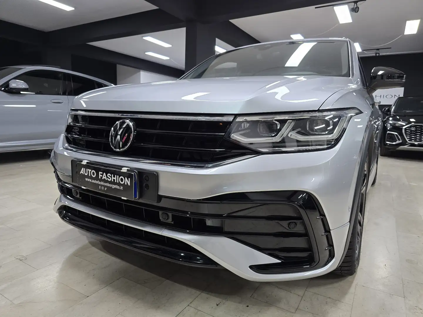 Volkswagen Tiguan Tiguan II 2021 2.0 tdi R-Line 150cv dsg Silber - 2