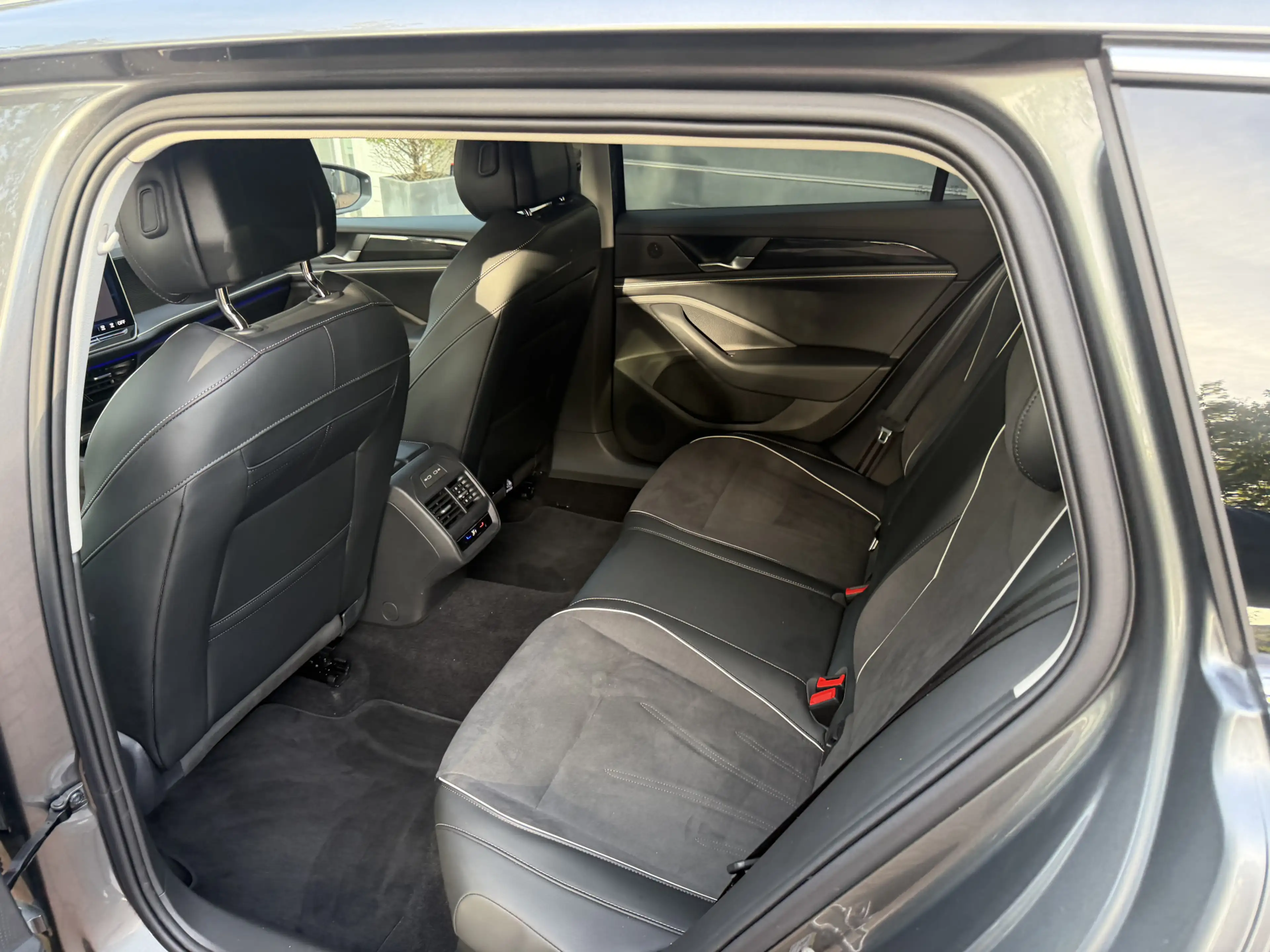 Volkswagen Passat Variant 1.5 eHybrid 204pk Elegance / Trekhaak / Headup / M — photo 9