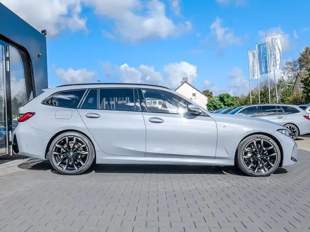 BMW 3 Series view 10