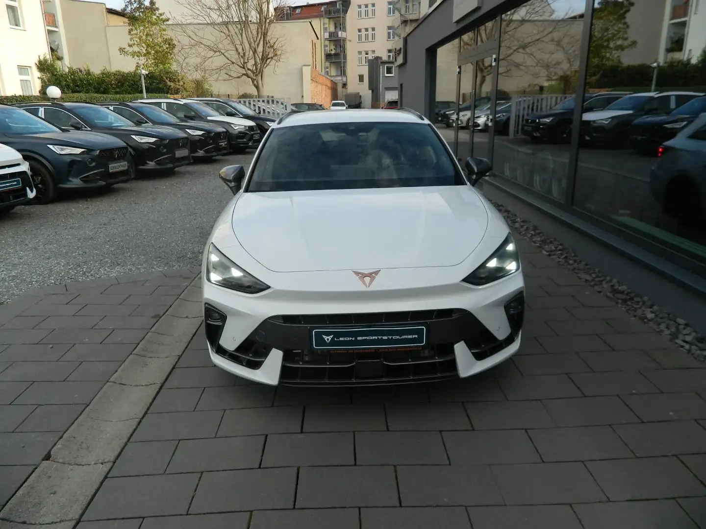 CUPRA Leon 2.0 TSI DSG 4D AHZV/IntelligentD/Matrix/ Weiß - 2