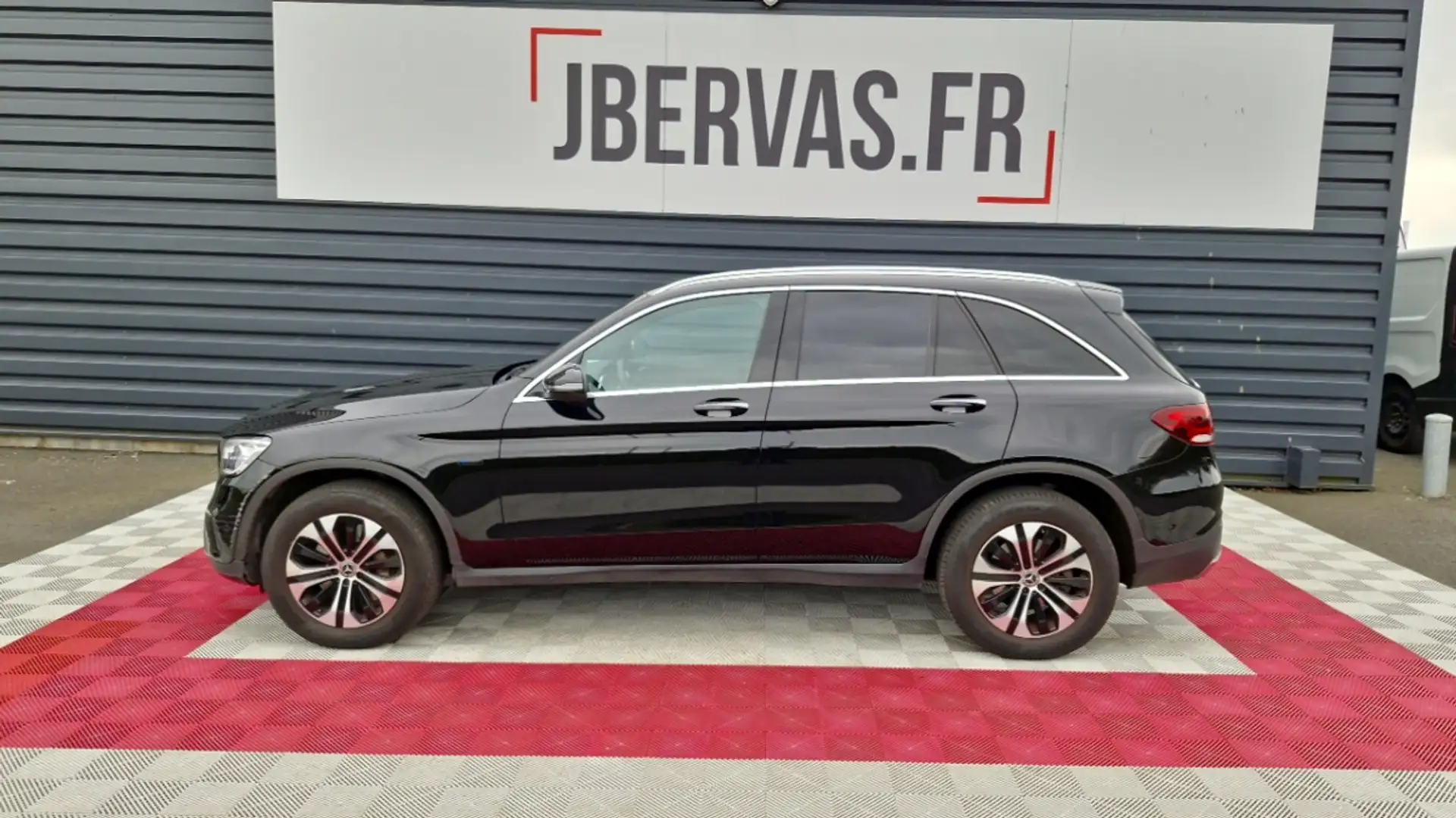 Mercedes-Benz GLC 300 300 E EQ POWER 9G-TRONIC 4MATIC AVANTGARDE LINE Чёрный - 2