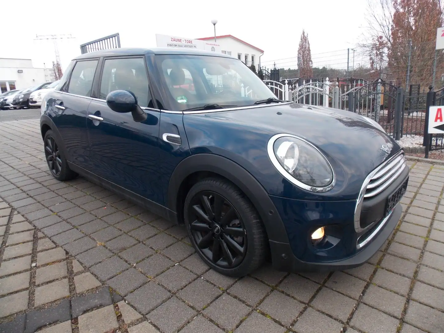 MINI Cooper One Automatik/5-Türig Blau - 2