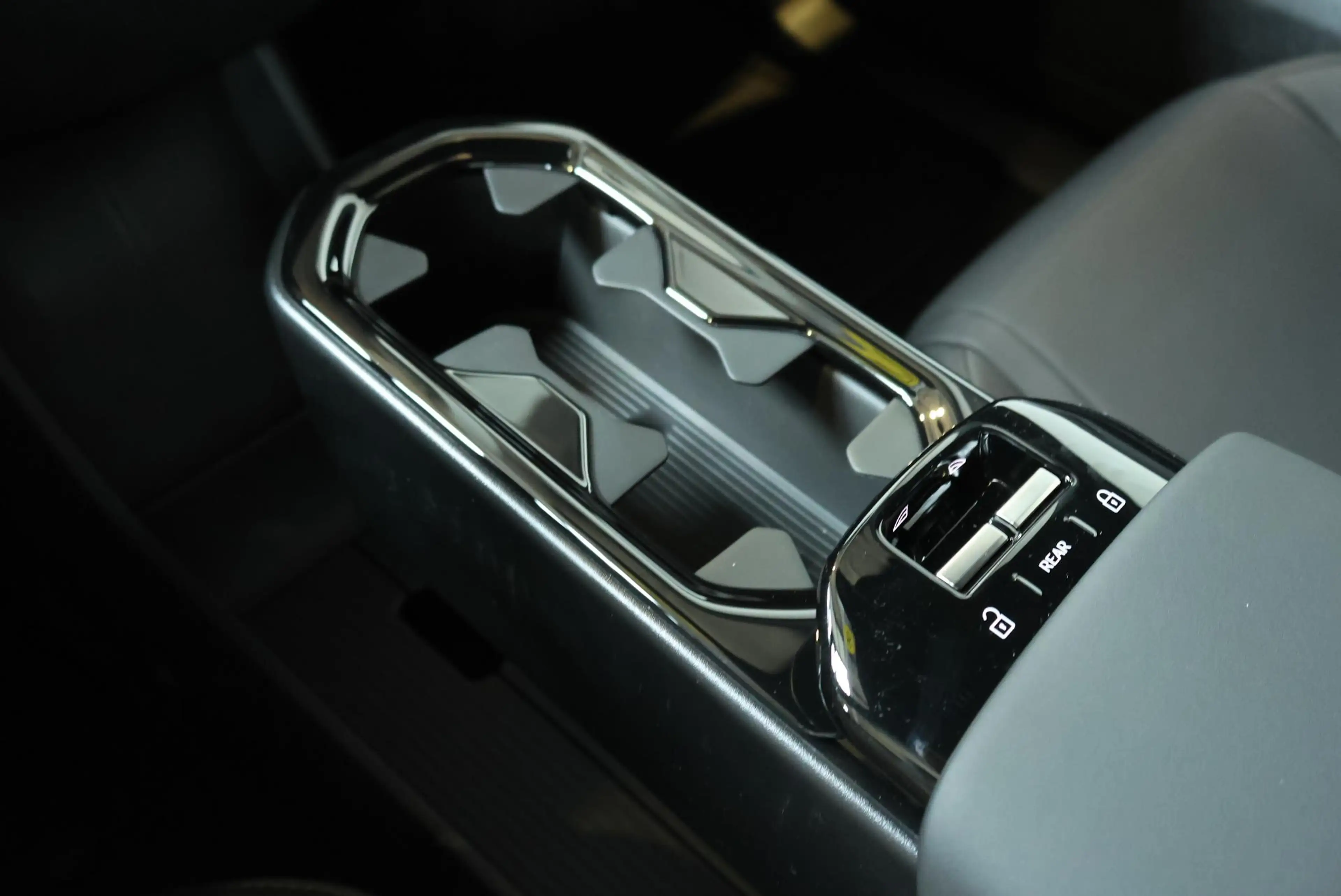 Volvo EX30 P5 Long Range Plus Black Edition Europa 69 kWh | 2 — photo 15