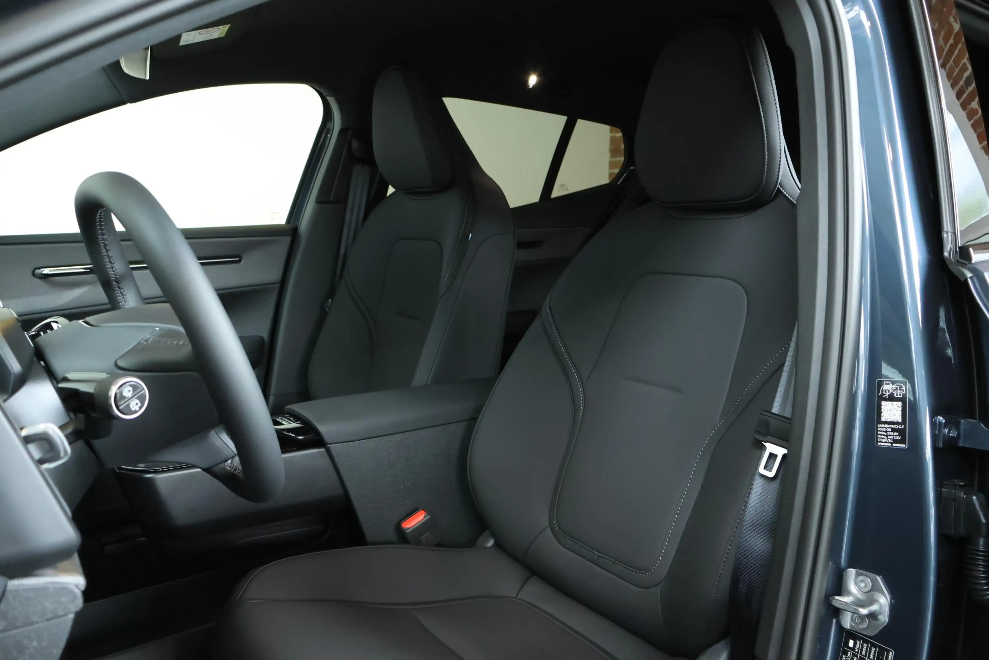 Volvo EX30 P5 Long Range Plus Black Edition Europa 69 kWh | 2 — photo 10