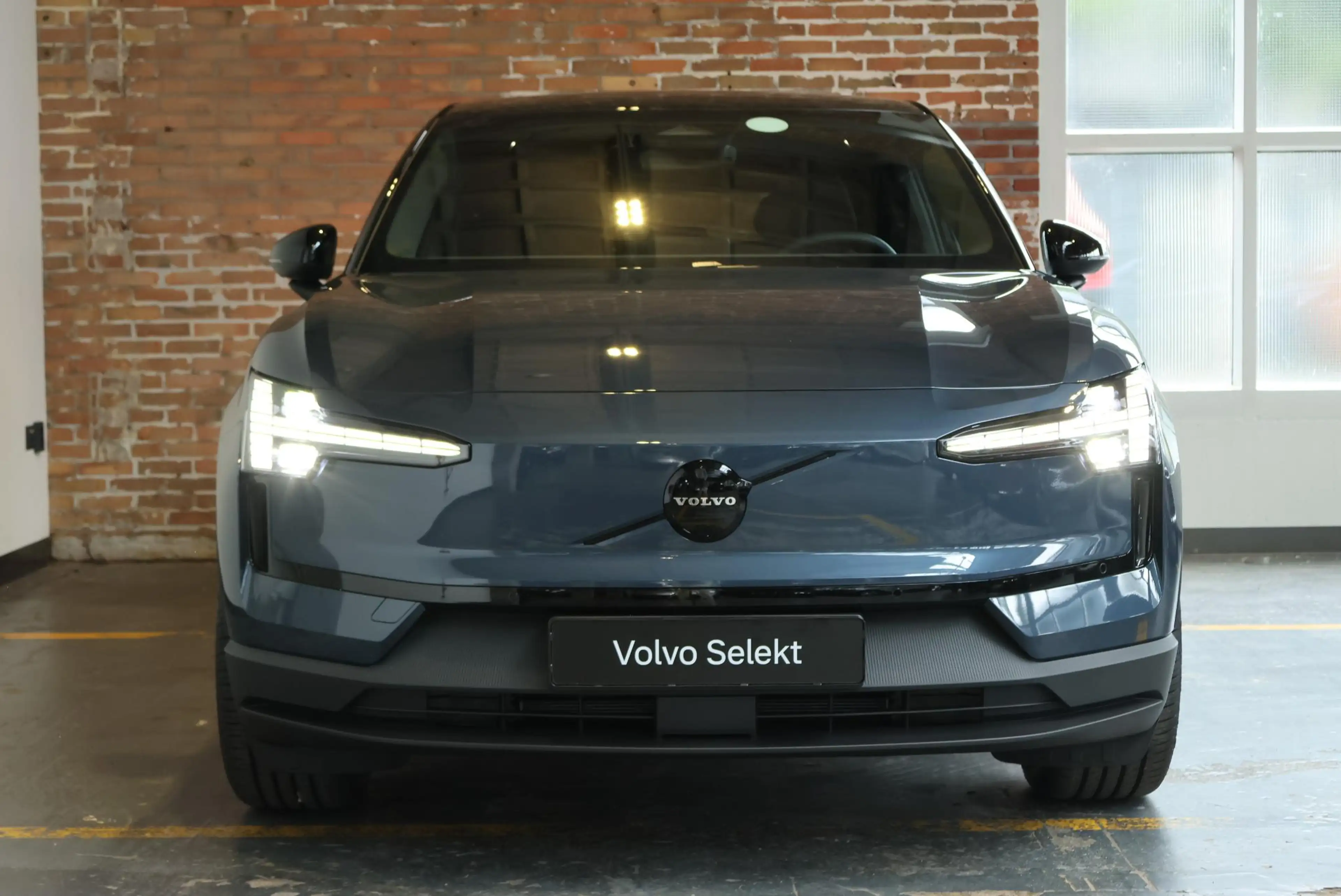 Volvo EX30 P5 Long Range Plus Black Edition Europa 69 kWh | 2 — photo 5