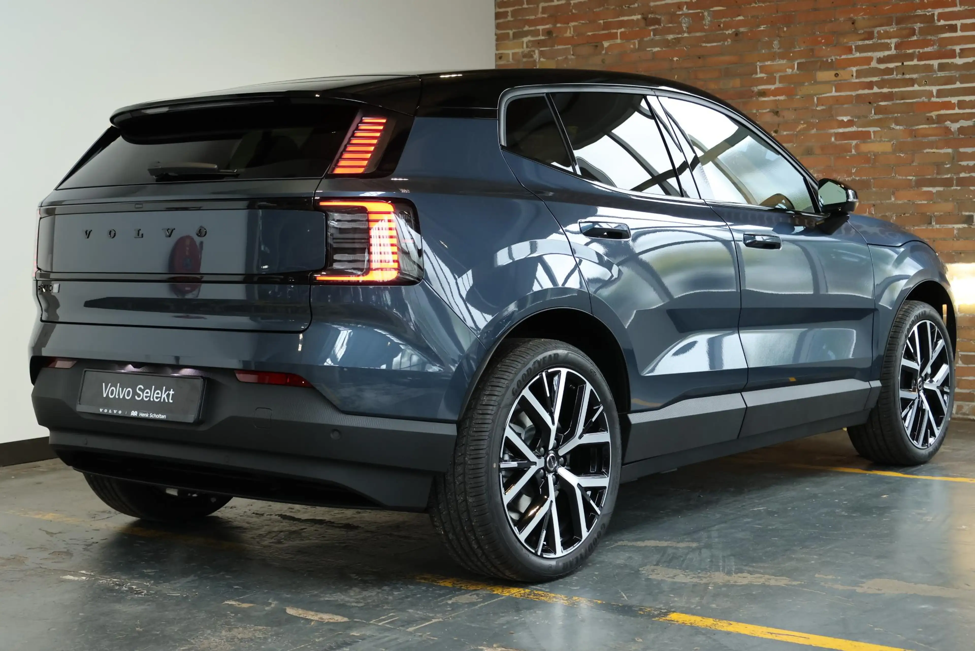 Volvo EX30 P5 Long Range Plus Black Edition Europa 69 kWh | 2 — photo 3