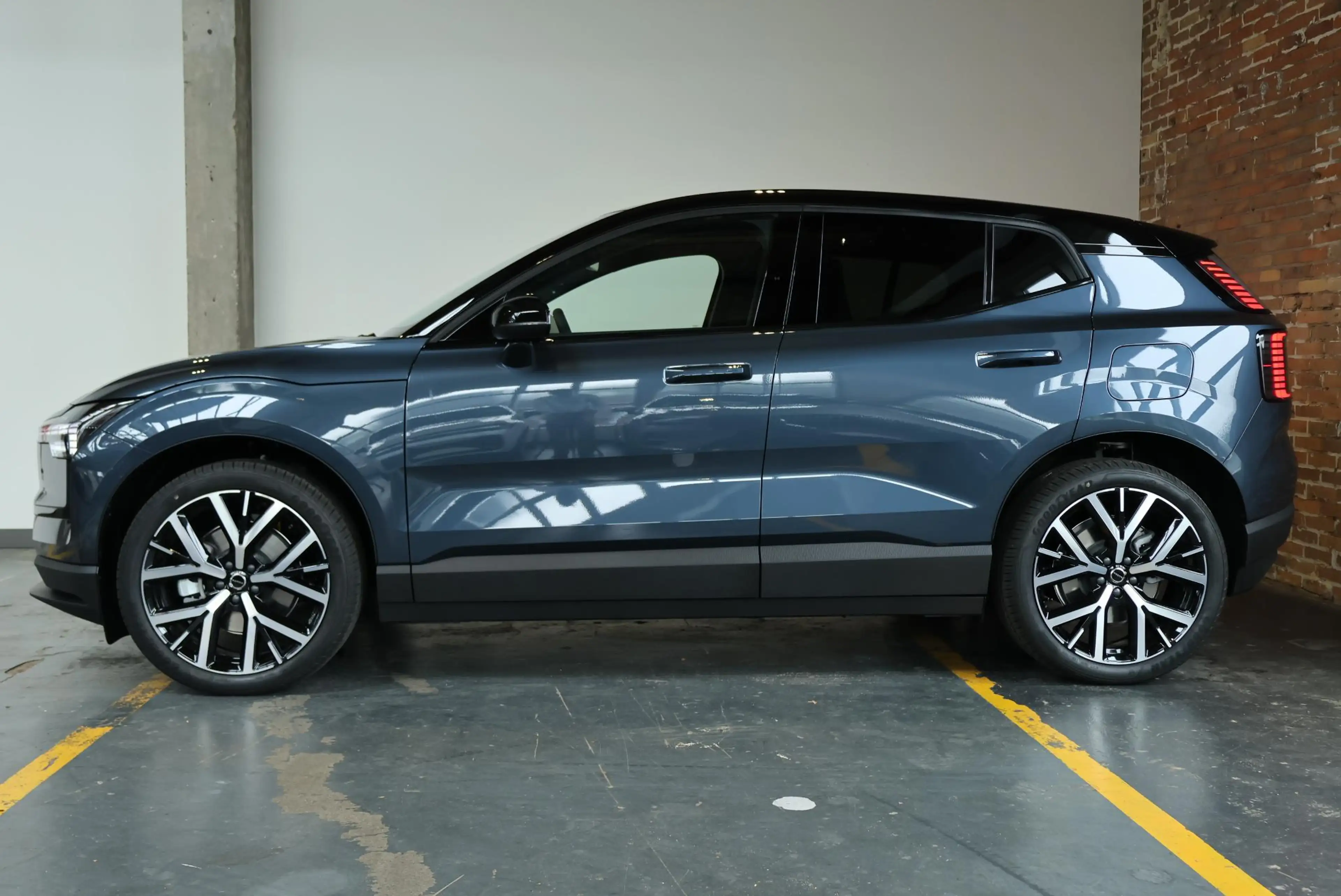 Volvo EX30 P5 Long Range Plus Black Edition Europa 69 kWh | 2 — photo 6