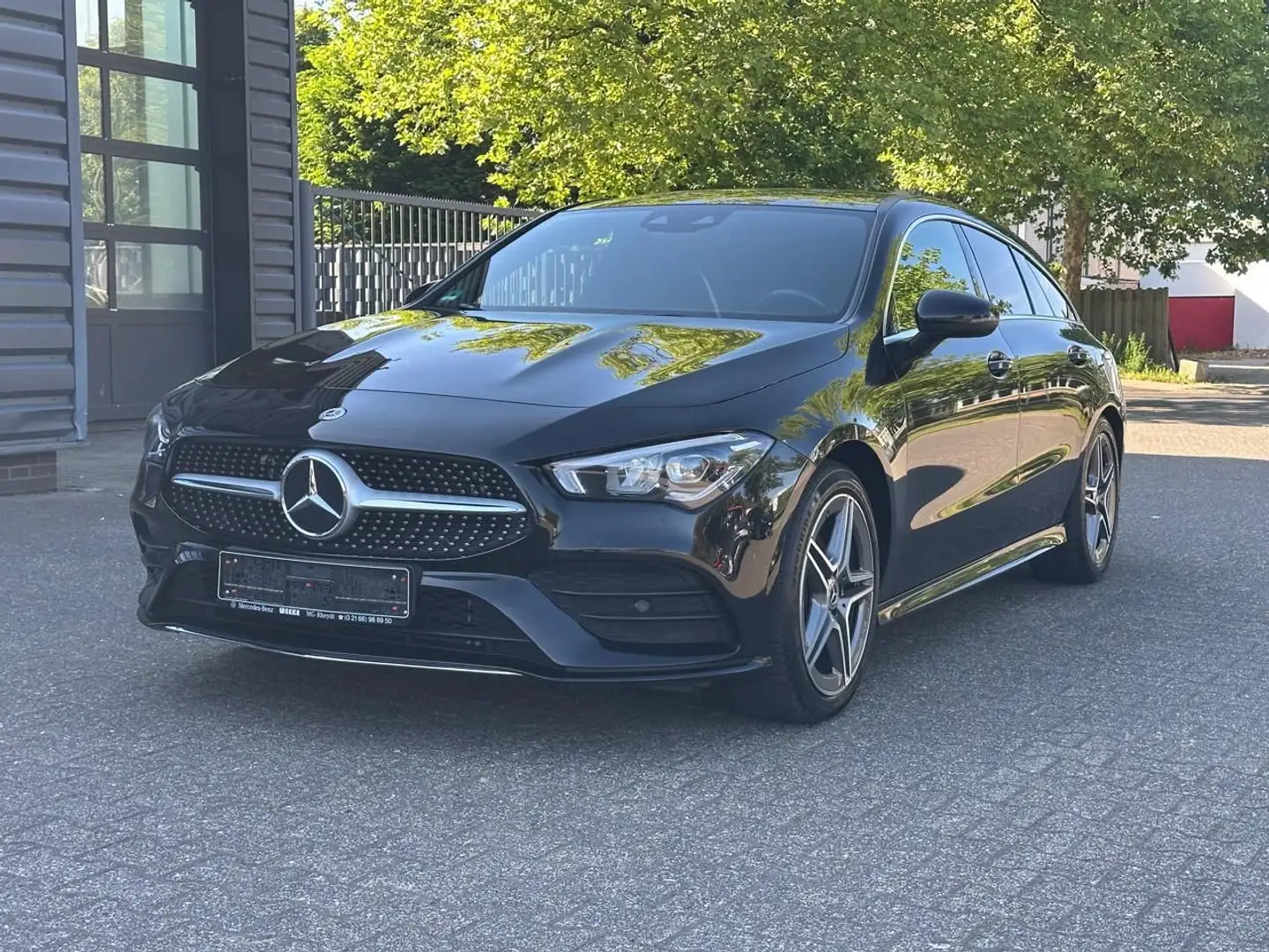 Mercedes-Benz CLA 180 CLA180d Shooting Brake AMG AMBIENTE LED PANORAMA Noir - 1
