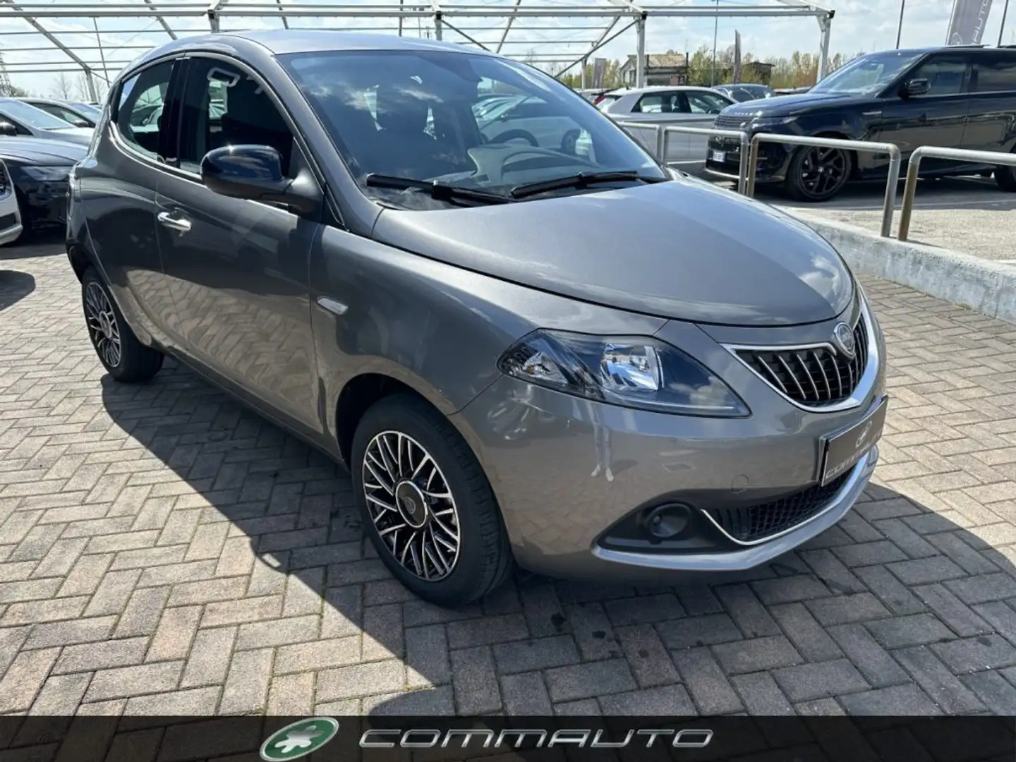 Lancia Ypsilon 1.0 FireFly 5 porte S&S Hybrid Platino - 5 POSTI Grigio - 2