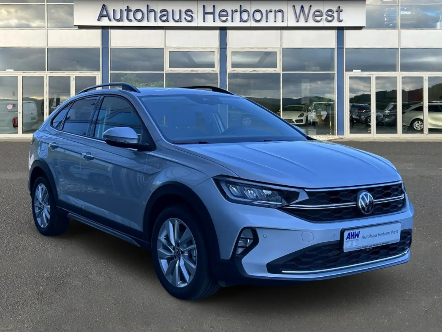 Volkswagen Taigo 1.0 TSI Life IQ Drive Paket RFK SHZ Notrad Licht+S Argent - 2