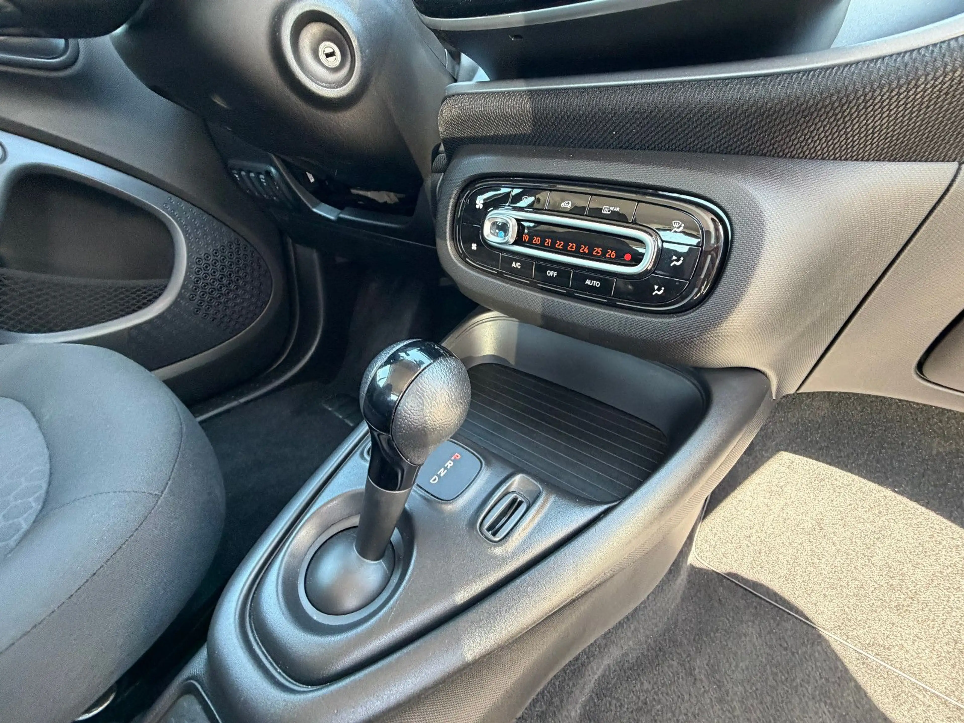 smart forTwo coupe edrive advanced / EQ-AUTOMATIK — photo 14