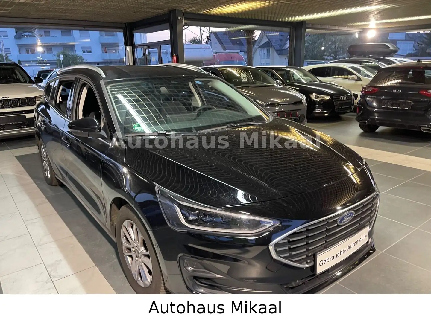 Ford Focus Turnier Titanium X Schwarz - 1
