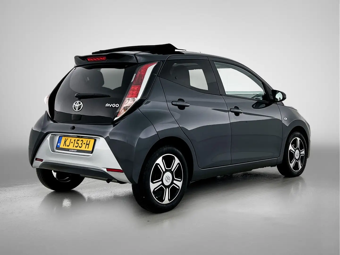 Toyota Aygo 1.0 VVT-i x-clusiv | PANO | Bluetooth | LMV | Clim Gris - 2