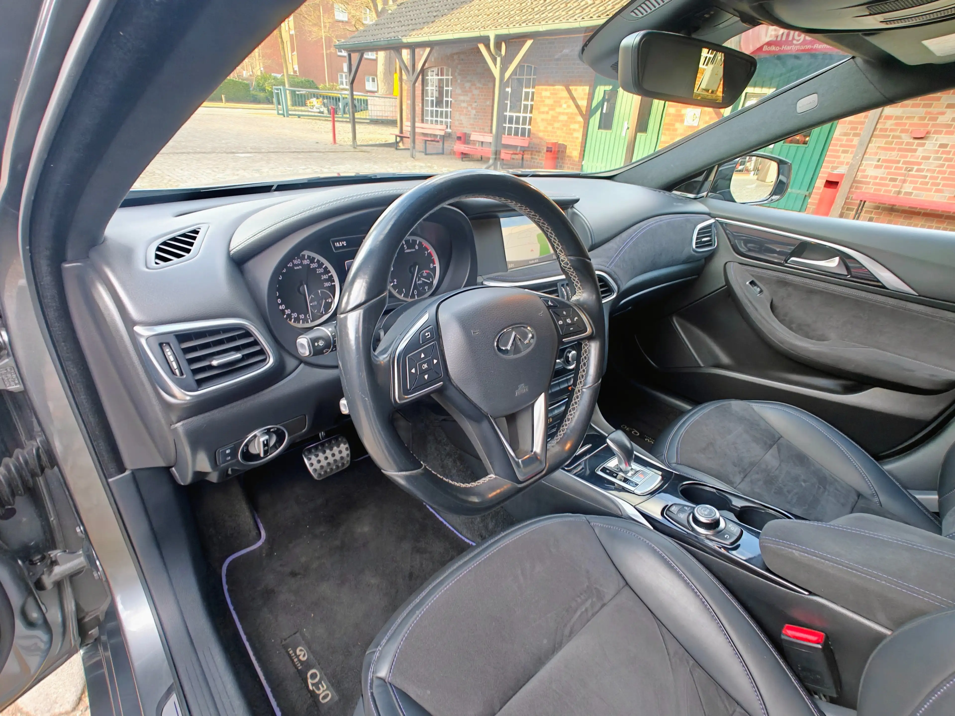 Infiniti Q30 Infiniti Q30 S Automatik Sportpaket Alcantara — photo 12
