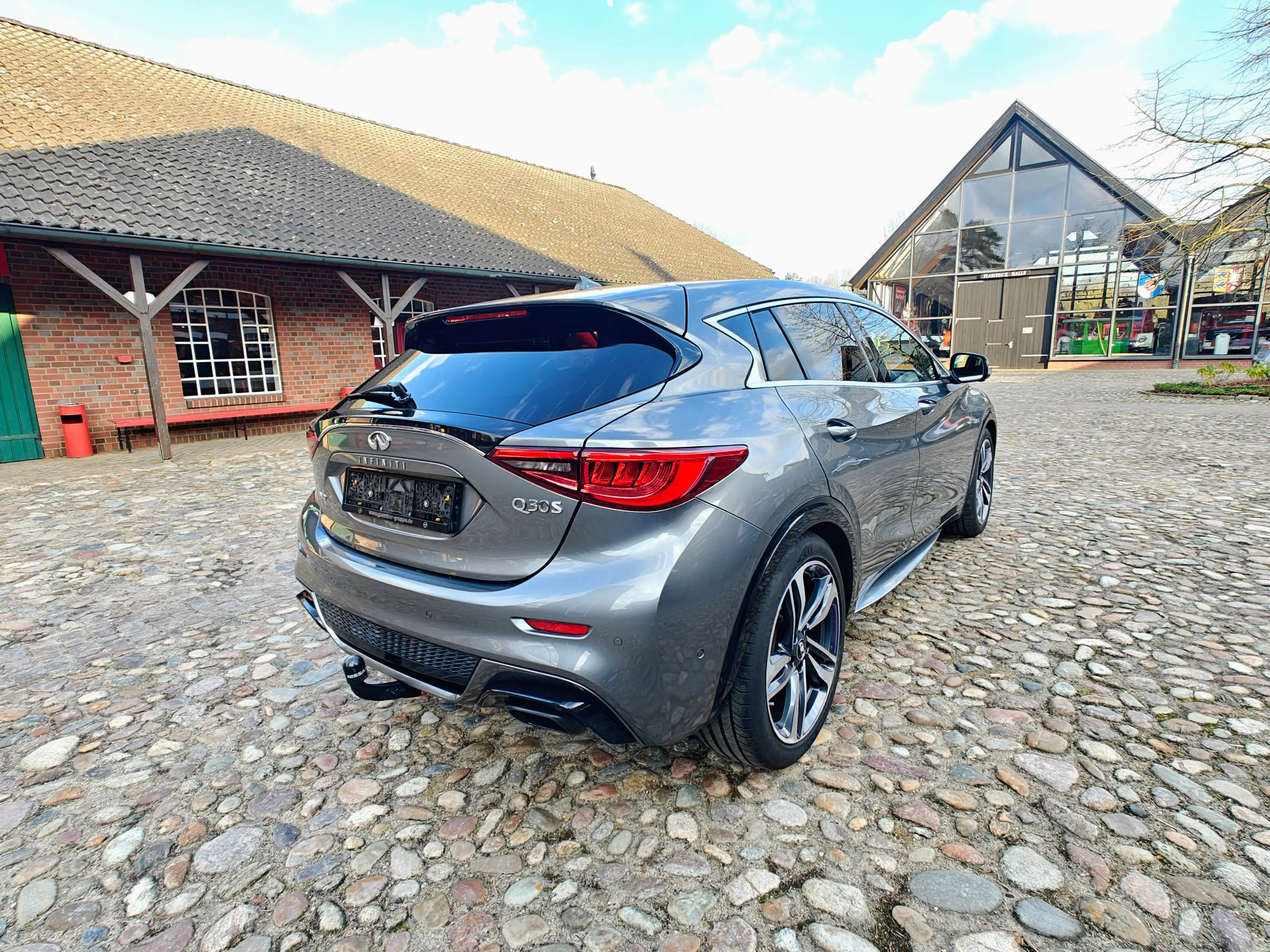Infiniti Q30 Infiniti Q30 S Automatik Sportpaket Alcantara — photo 4