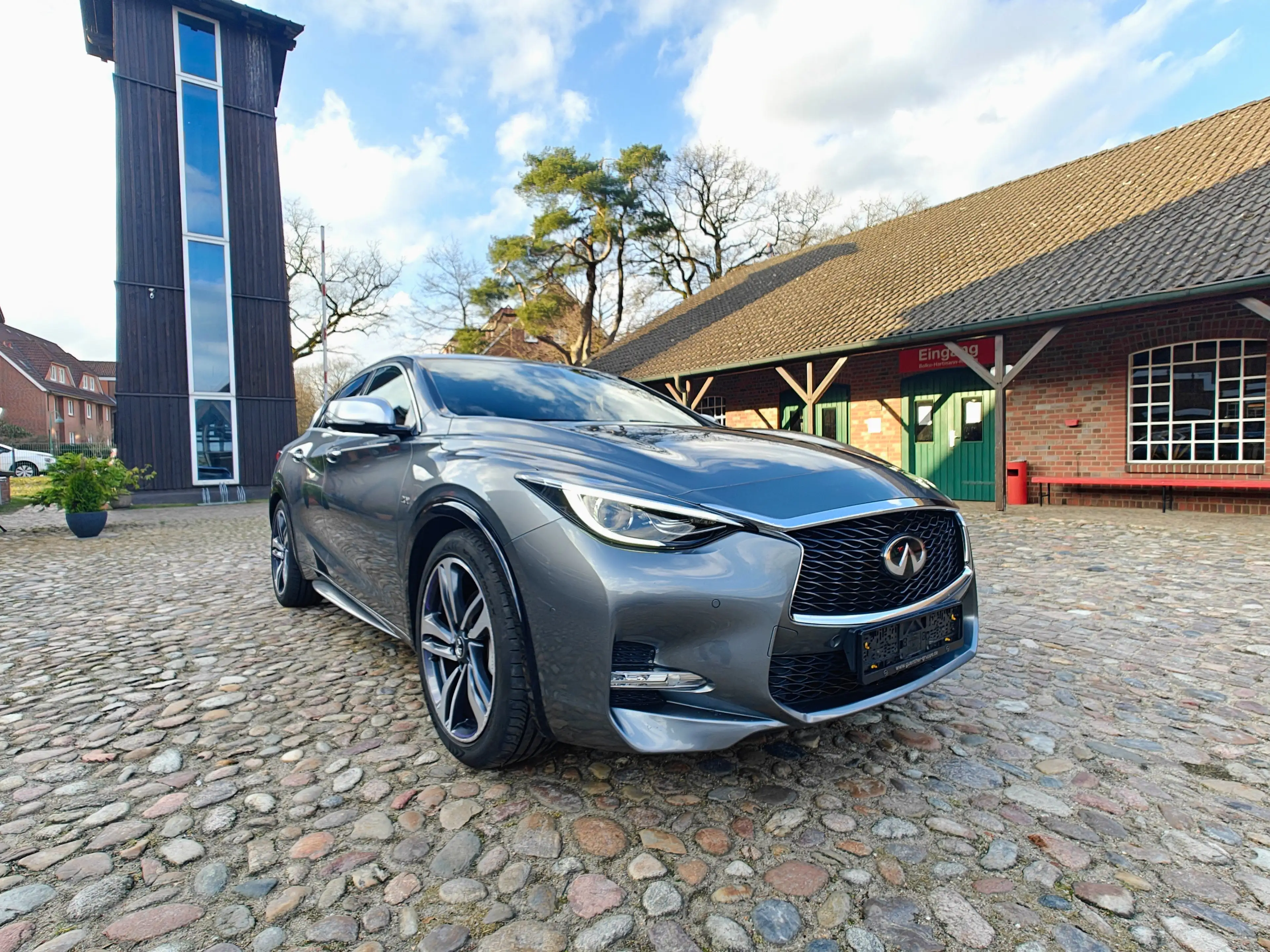 Infiniti Q30 Infiniti Q30 S Automatik Sportpaket Alcantara — photo 3