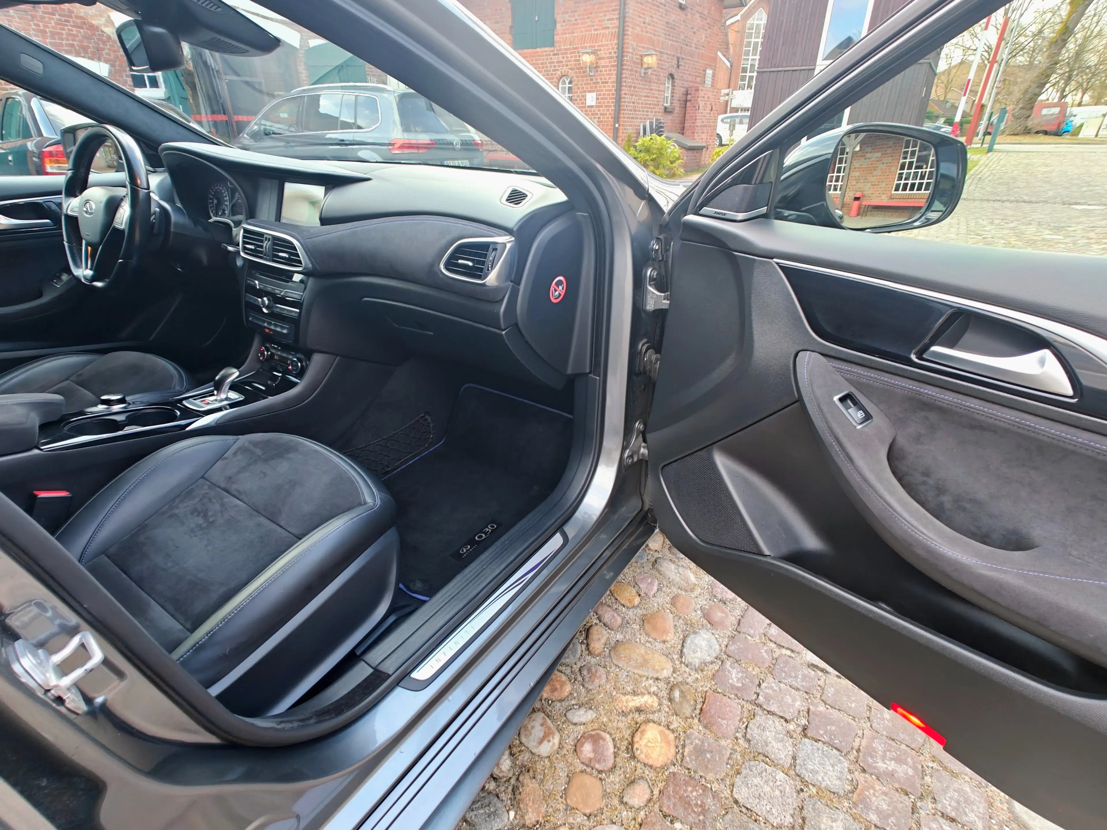 Infiniti Q30 Infiniti Q30 S Automatik Sportpaket Alcantara — photo 15