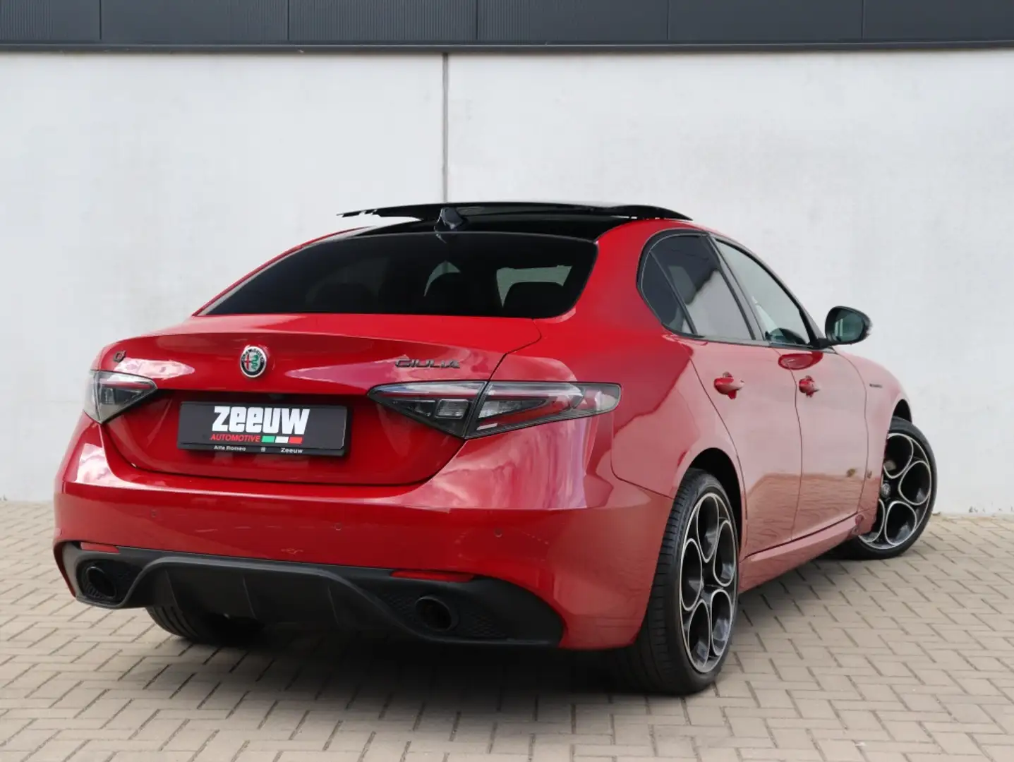 Alfa Romeo Giulia 2.0 Turbo 280 PK Competizione Q4 AWD | Pano | Harm Rouge - 2