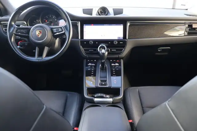Porsche Macan view 12
