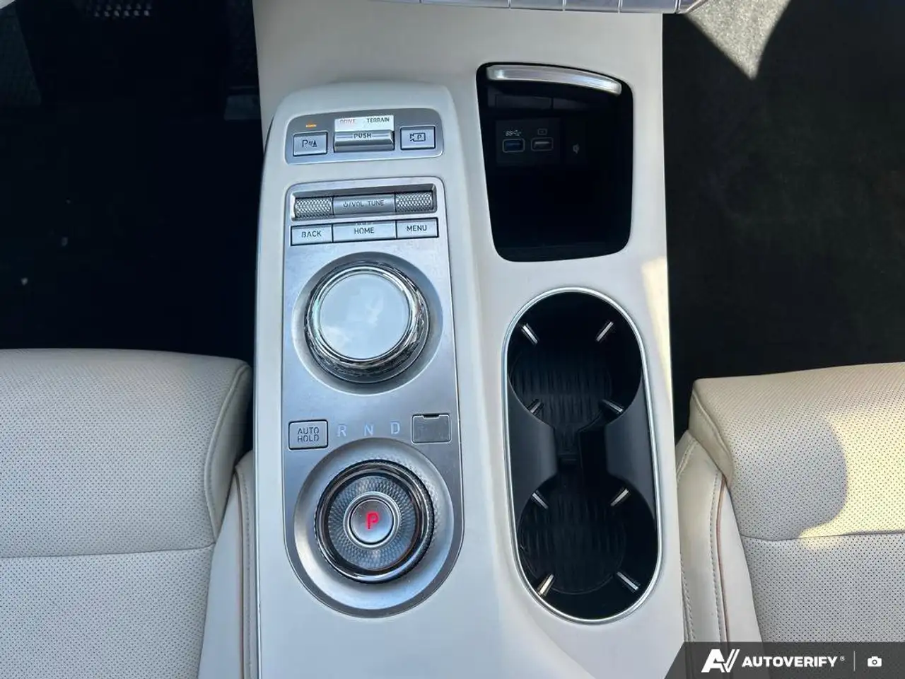 Genesis GV70 снимка Genesis GV70