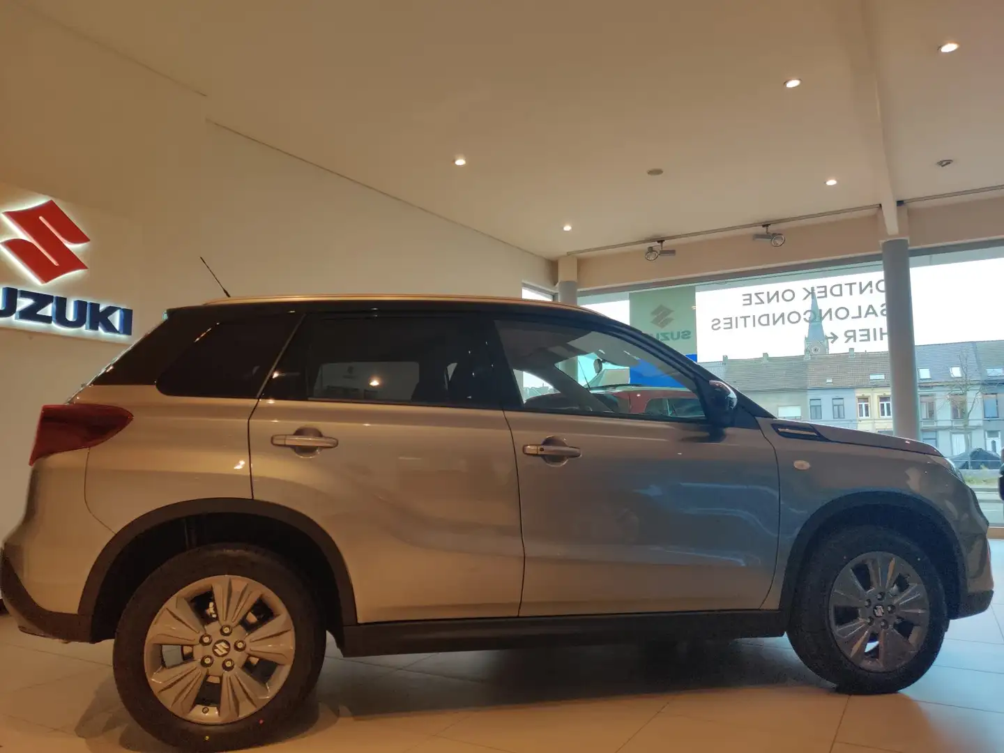 Suzuki Vitara 1.5 DualJet Hybrid GL+ AUTOMAAT + GARANTIE 03/2030 Grijs - 2