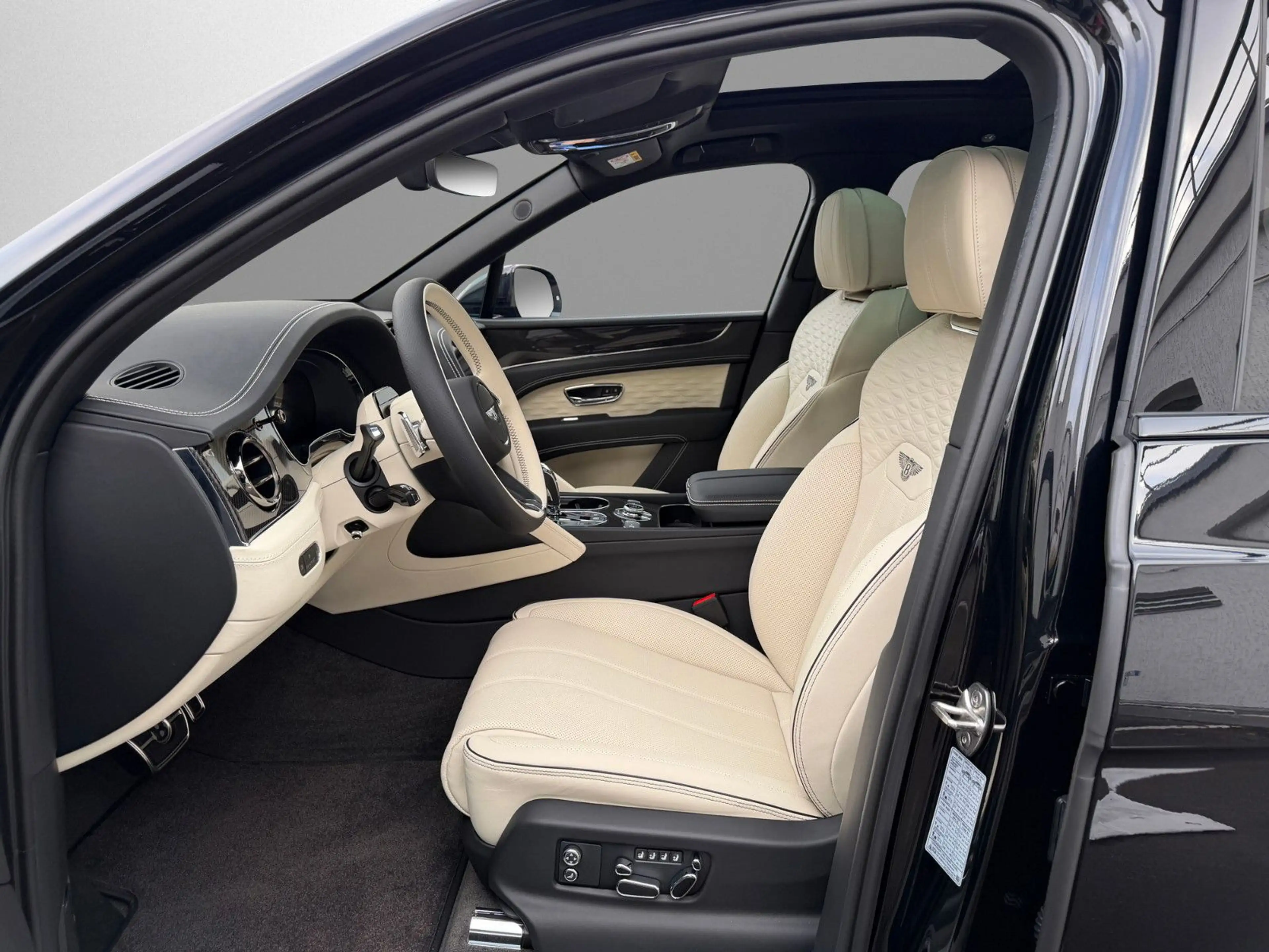 Bentley Bentayga V8 SPEED CERAMIC BREMSEN AKRAPOVIC — photo 9