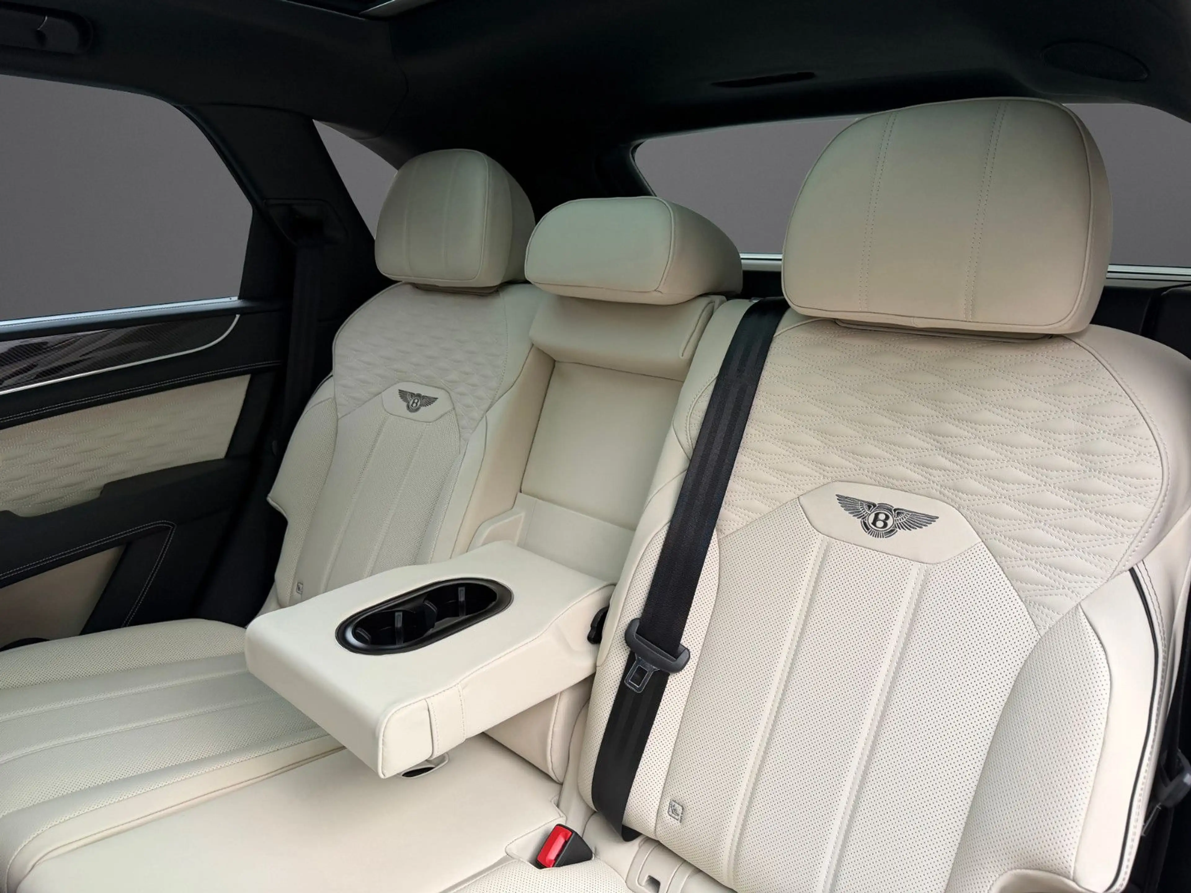Bentley Bentayga V8 SPEED CERAMIC BREMSEN AKRAPOVIC — photo 15