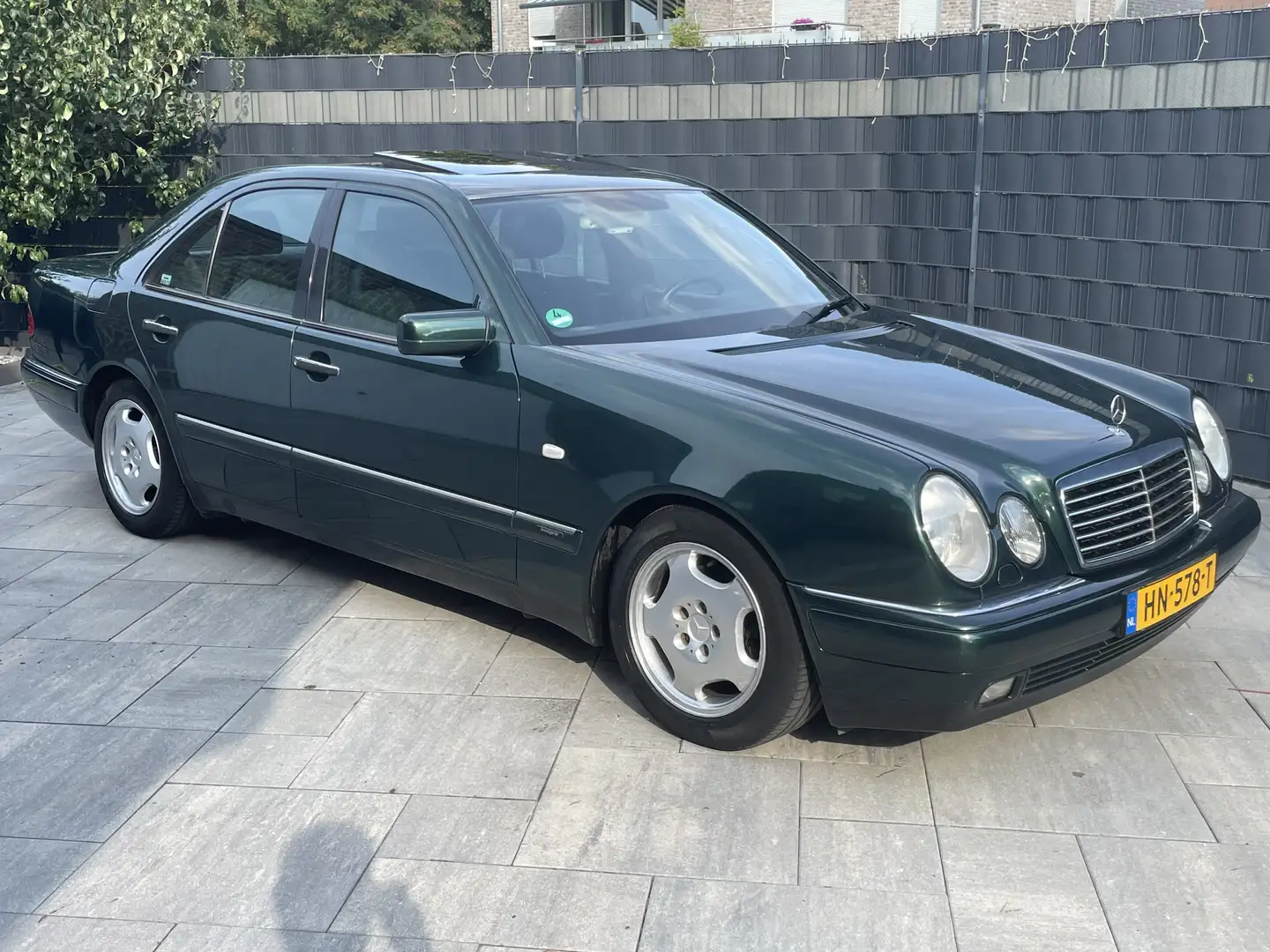 Mercedes-Benz E 320 AVANTGARDE - OLDTIMER- W210 Verde - 1